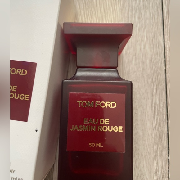 Tom ford JASMIN ROUGE EAU DE TOILETTE
VAPORISATEUR SPRAY 50 ml - Picture 3 of 5